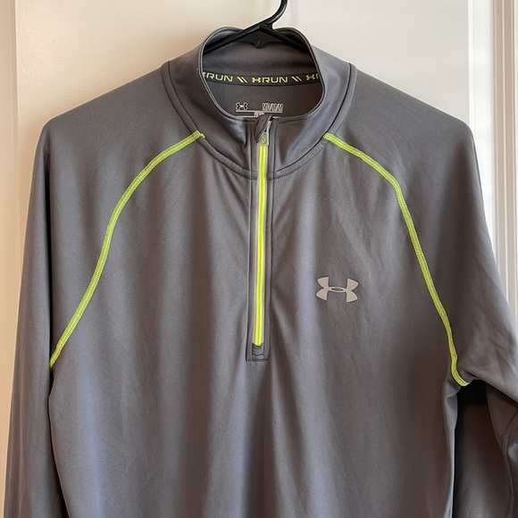 Mens Under Armor Run quarter zip pull over - Picture 2 of 5